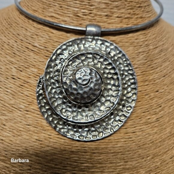 Handmade Silvertone Hammered Patina Spiral Pendant Open Choker Necklace - Picture 2 of 5
